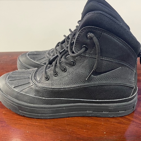 Nike Other - Nike black wood side 2 High boots size 4.5